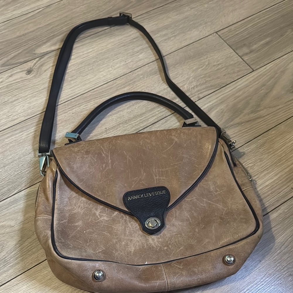 Annick Levesque crossbody leather bag